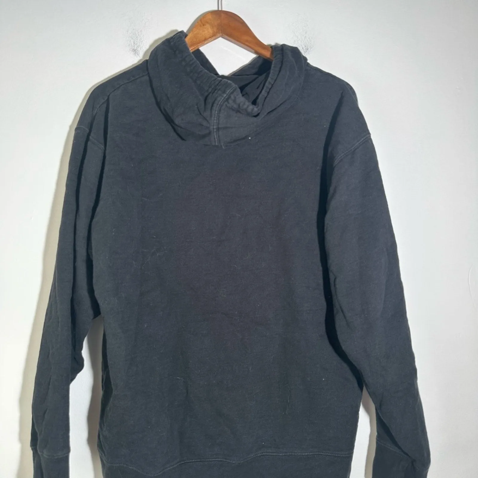 Hooters Black Sweater with Gradient Text and Relaxed Fit