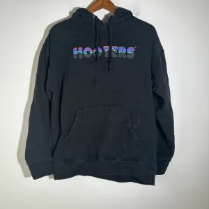 Hooters Black Sweater with Gradient Text and Relaxed Fit