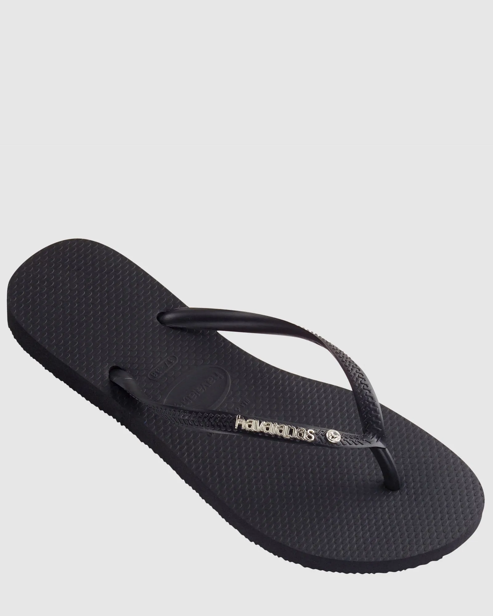 SLIM METAL LOGO CRYSTAL THONGS